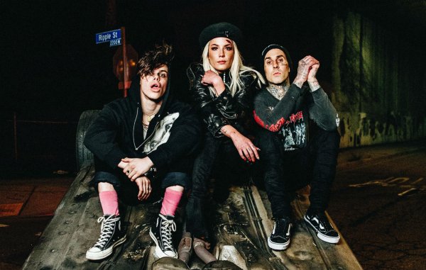 YUNGBLUD, Halsey, Travis Barker - 11 Minutes