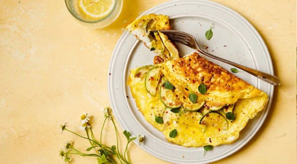 Омлет с кабачками и сыром