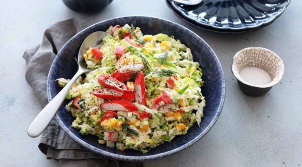 Салат с пекинской капустой и крабовыми палочками