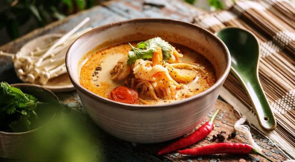 Том ям - с кокосовым молоком и креветками