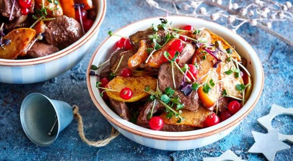 Салат из айвы с куриной печенкой