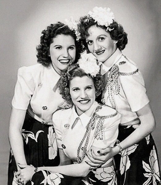 The Andrews Sisters - Corns for My Country