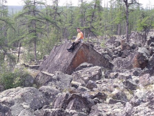 Такие вот кубы лежат в Сибири где не ступала нога человека