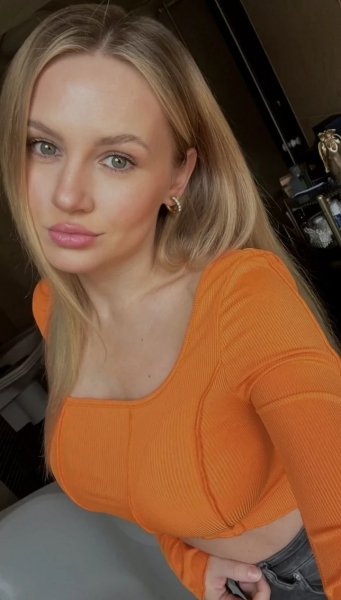 Учительница старших классов)