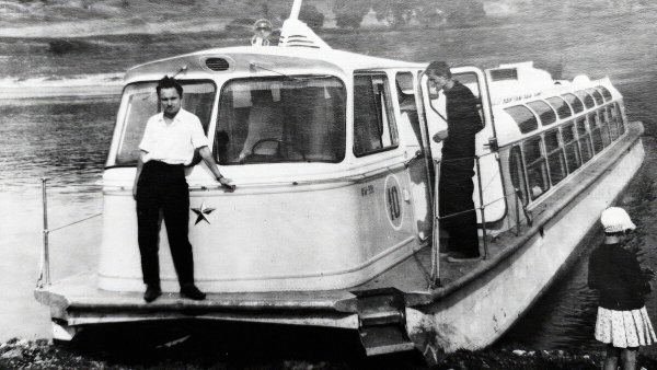 Заря, причалила к берегу 1981 год