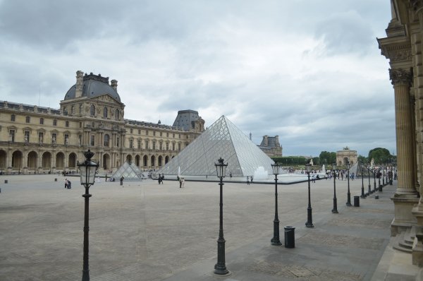 Cour Napoléon du Louvre (1099)