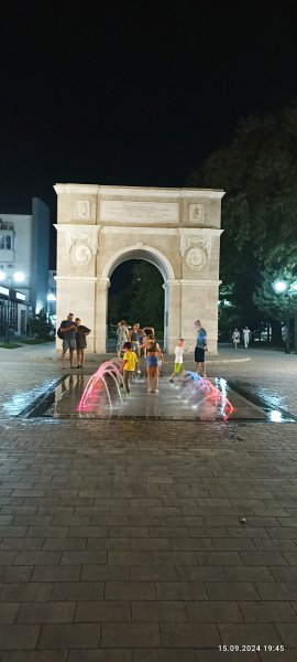 Анапа. Театральная площадь вечером