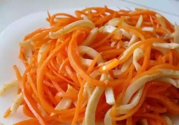 Салат с кальмарами и морковью