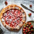 63972-tarelka klubnika yagoda pirog.jpg