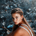 brunette-girl-outdoor-glowing-eyes-tb-3840x2160.jpg