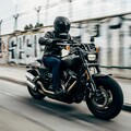 62760-motociklist skorost motocikl chernyj.jpg