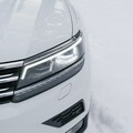 60075-volkswagen tiguan fara krupnyj plan vid speredi na snegu.jpg