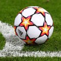 61467-myach futbol gazon.jpg