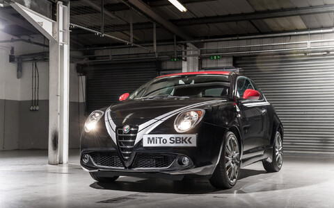 22715-chernyiy avtomobil alfa mito sbk.jpg