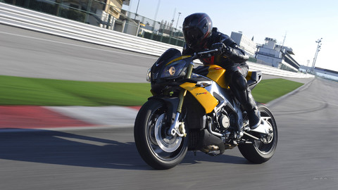 aprilia_tuono_v4_r_2011_39_1920x1080.jpg