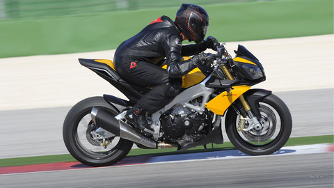 aprilia_tuono_v4_r_2011_32_1920x1080.jpg