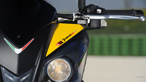 aprilia_tuono_v4_r_2011_65_1920x1080.jpg