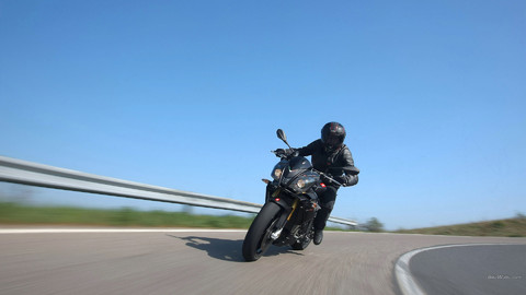 aprilia_tuono_v4_r_2011_15_1920x1080.jpg