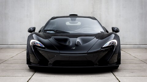 51447-mclaren sportkar chernyj superkar vid speredi.jpg