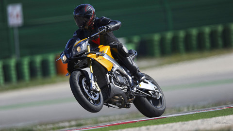 aprilia_tuono_v4_r_2011_36_1920x1080.jpg