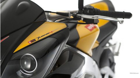 aprilia_tuono_v4_r_2011_66_1920x1080.jpg