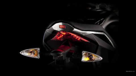 aprilia_tuono_v4_r_2011_62_1920x1080.jpg