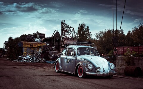 24552-seryiy avtomobil volkswagen beetle.jpg