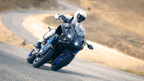 2019 yamaha niken 4k 2-3840x2160.jpg