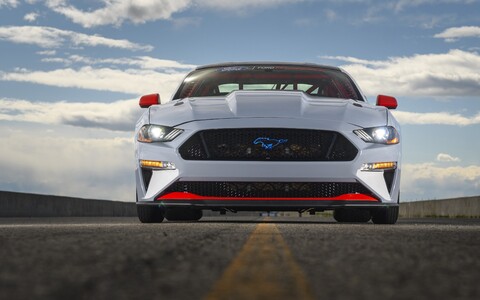 59985-ford mustang vid speredi sportkar.jpg