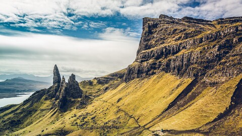 beautiful-landscape-mountains-sky-4k-o8-5120x2880.jpg