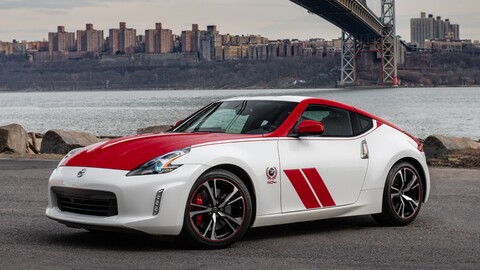 137648-avtomobil-nissan-nissan 370z-nissan gt r-sportkar-7680x4320.jpg