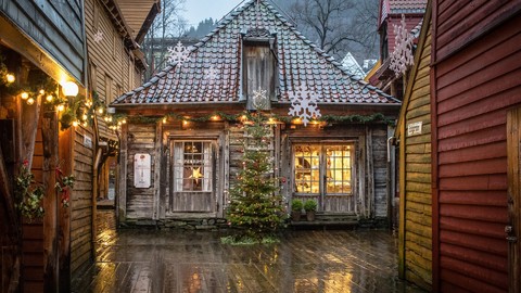 norvegiia-bryggen-les-derevia-doma-dvor-vecher-ogni-girliand.jpg