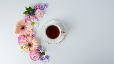 tsvety-chashka-kofe-pink-tender-flowers-coffee-cup.jpg