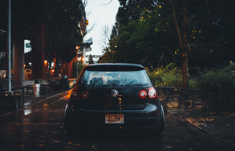 volkswagen-golf-szadi-kolesa.jpg