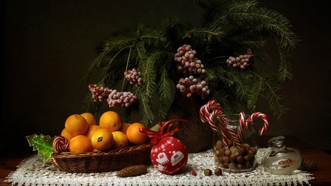 salfetka-natiurmort-vaza-vetki-el-khvoia-grozdia-iagody-fruk.jpg