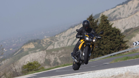aprilia_tuono_v4_r_2011_19_1920x1080.jpg