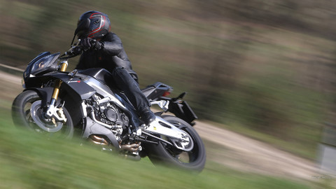 aprilia_tuono_v4_r_2011_13_1920x1080.jpg