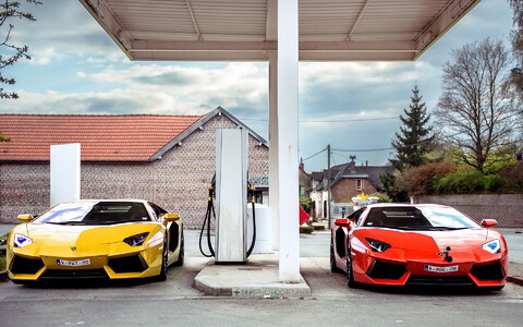 28710-sportivnyie avtomobili lamborgini krasnyiy jeltyiy sports cars red yellow.jpg