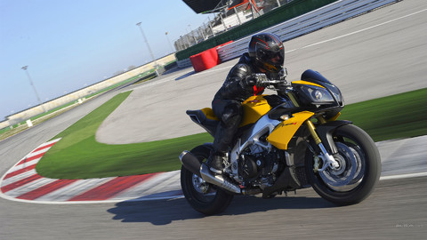 aprilia_tuono_v4_r_2011_40_1920x1080.jpg