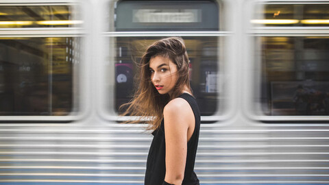 brunette-girl-hair-blowing-subway-f1-3840x2160.jpg