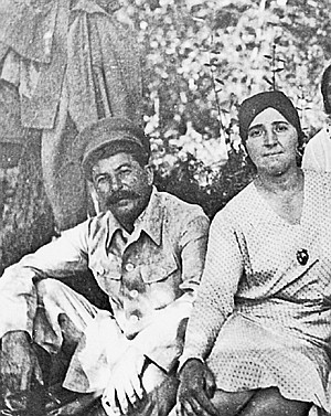 stalin-nadezda.jpg