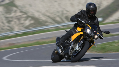 aprilia_tuono_v4_r_2011_22_1920x1080.jpg