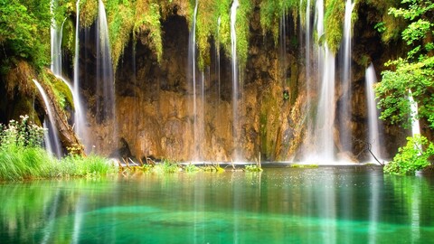 32493-vodopad vodoem waterfall the pond.jpg
