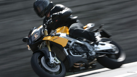 aprilia_tuono_v4_r_2011_17_1920x1080.jpg