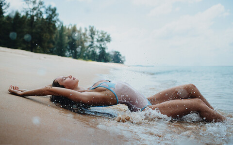 HD Wallpapers with beautiful girls-14.jpg