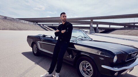 adam-levine-vogue-2018-8k-s9-5120x2880.jpg