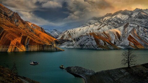 lake-and-mountains-5k-iq-5120x2880.jpg