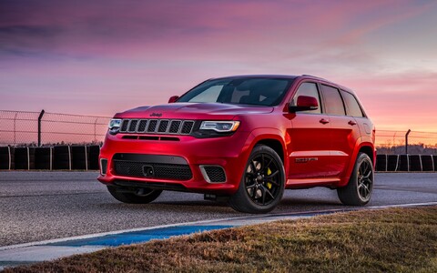 42292-jeep grand cherokee trackhawk superkrossover nebo doroga.jpg