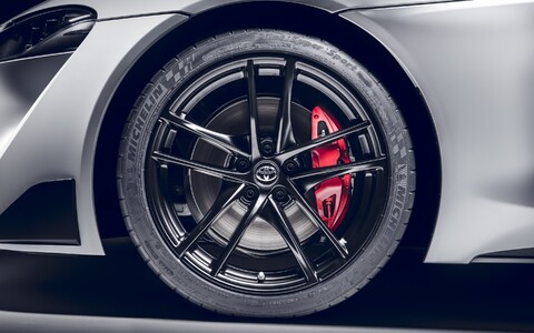 58451-toyota supra koleso diski makro.jpg