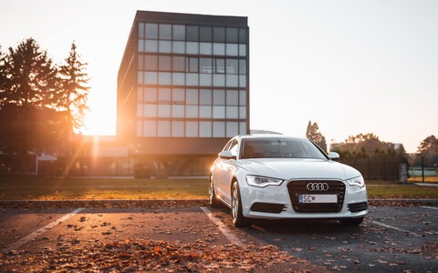 59007-audi a6 stoyanka listya zakat.jpg